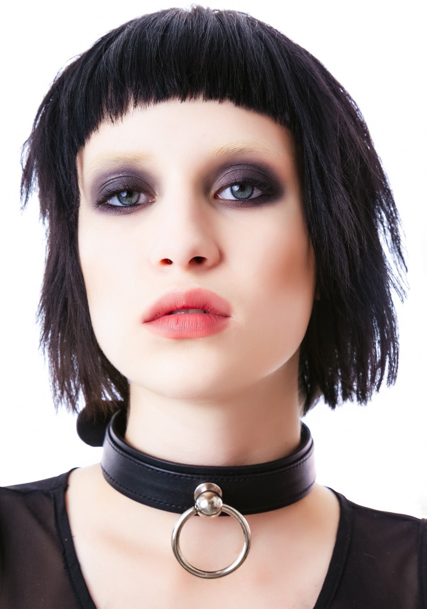 Saddle Stud O Ring Choker - White